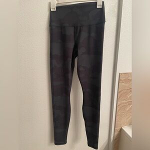 Alo Camo Leggings - Medium